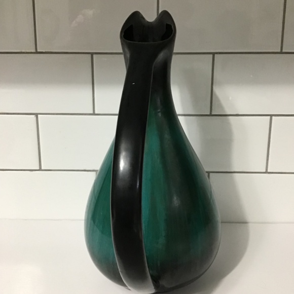 VTG Blue Mountain Pottery BMP Canada Large Pitcher Vase Turquoise Black - Picture 2 of 7